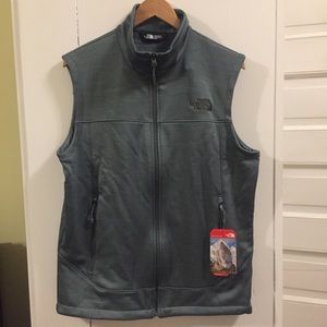 NWT men’s north face fleece vest